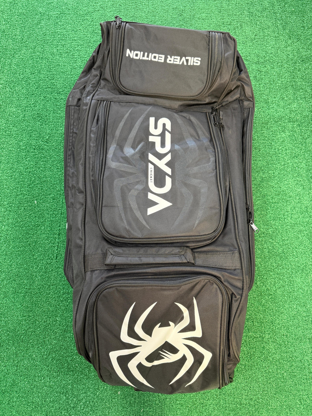 SPYDA Silver Edition Duffle Wheelie Cricket Kit Bag - 26/27