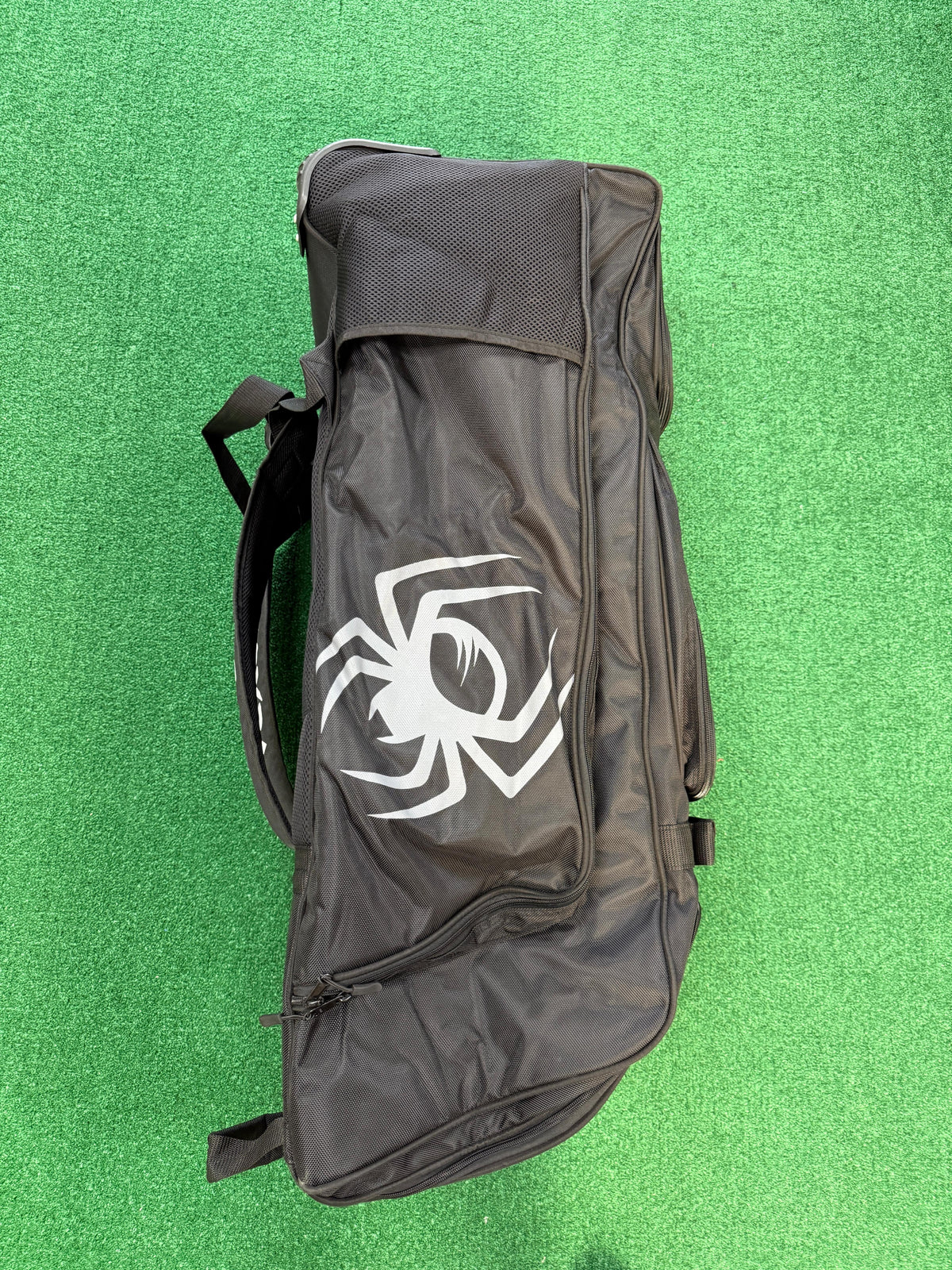 SPYDA Silver Edition Duffle Wheelie Cricket Kit Bag - 26/27
