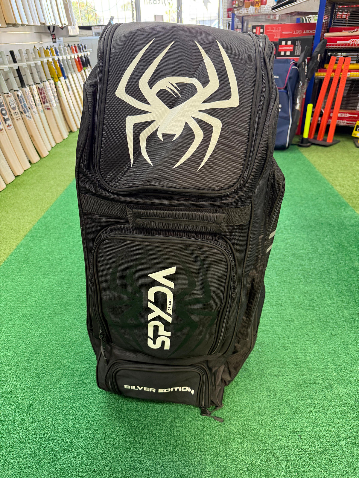 SPYDA Silver Edition Duffle Wheelie Cricket Kit Bag - 26/27
