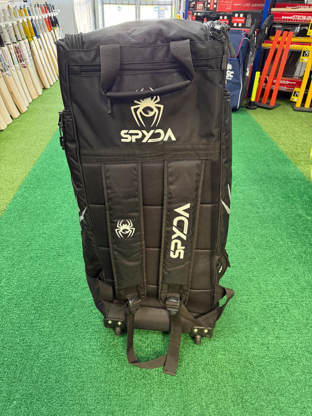 SPYDA Silver Edition Duffle Wheelie Cricket Kit Bag - 26/27