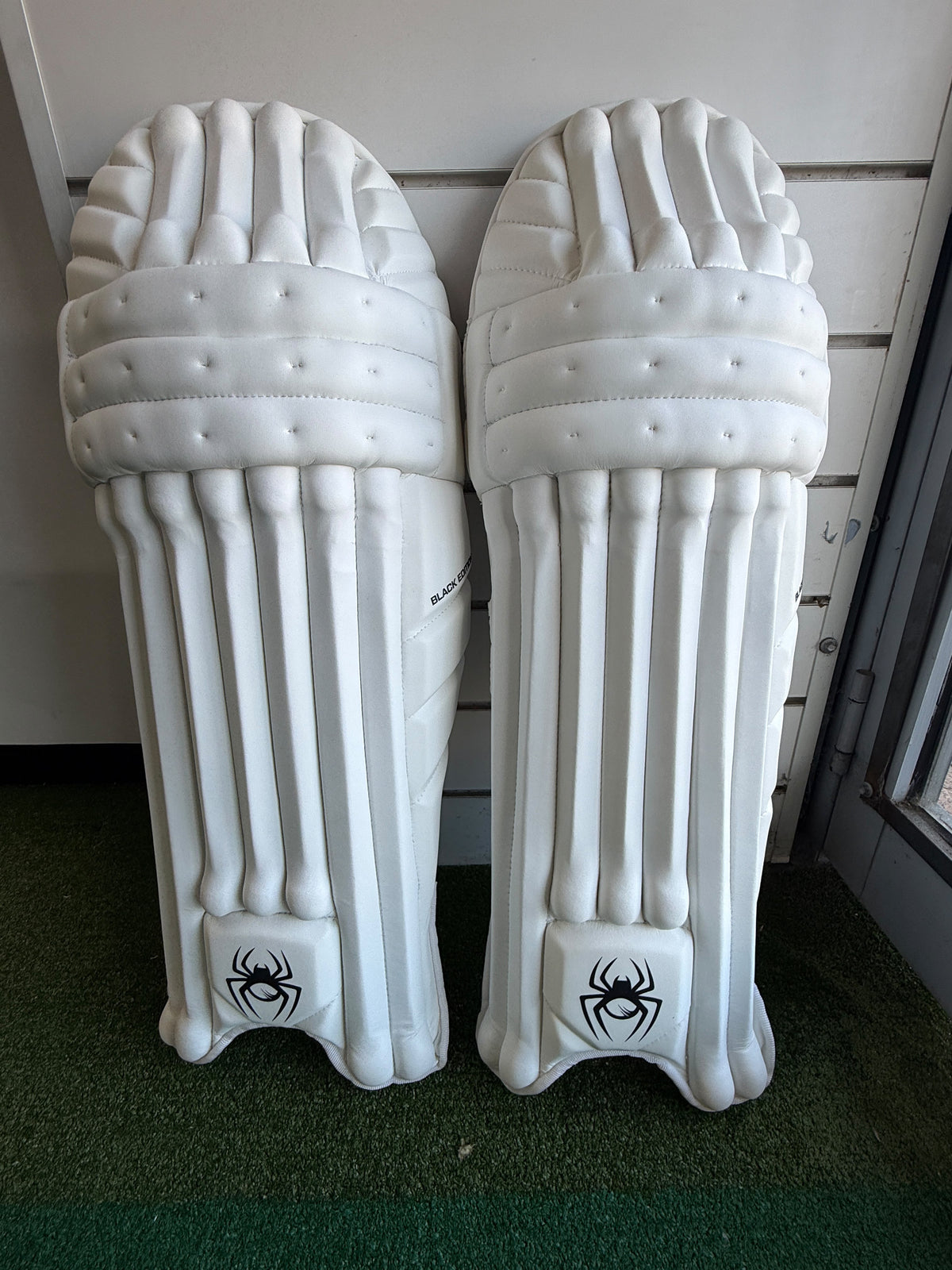 SPYDA Black Players Edition Cricket Batting Pads - Adult - 26/27