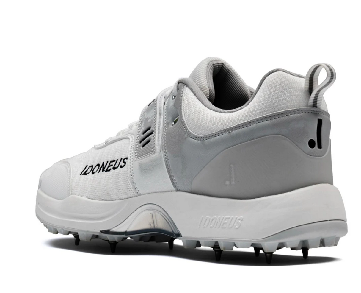 IDONEUS ID2 Cricket Bowling Shoe - Steel Spikes