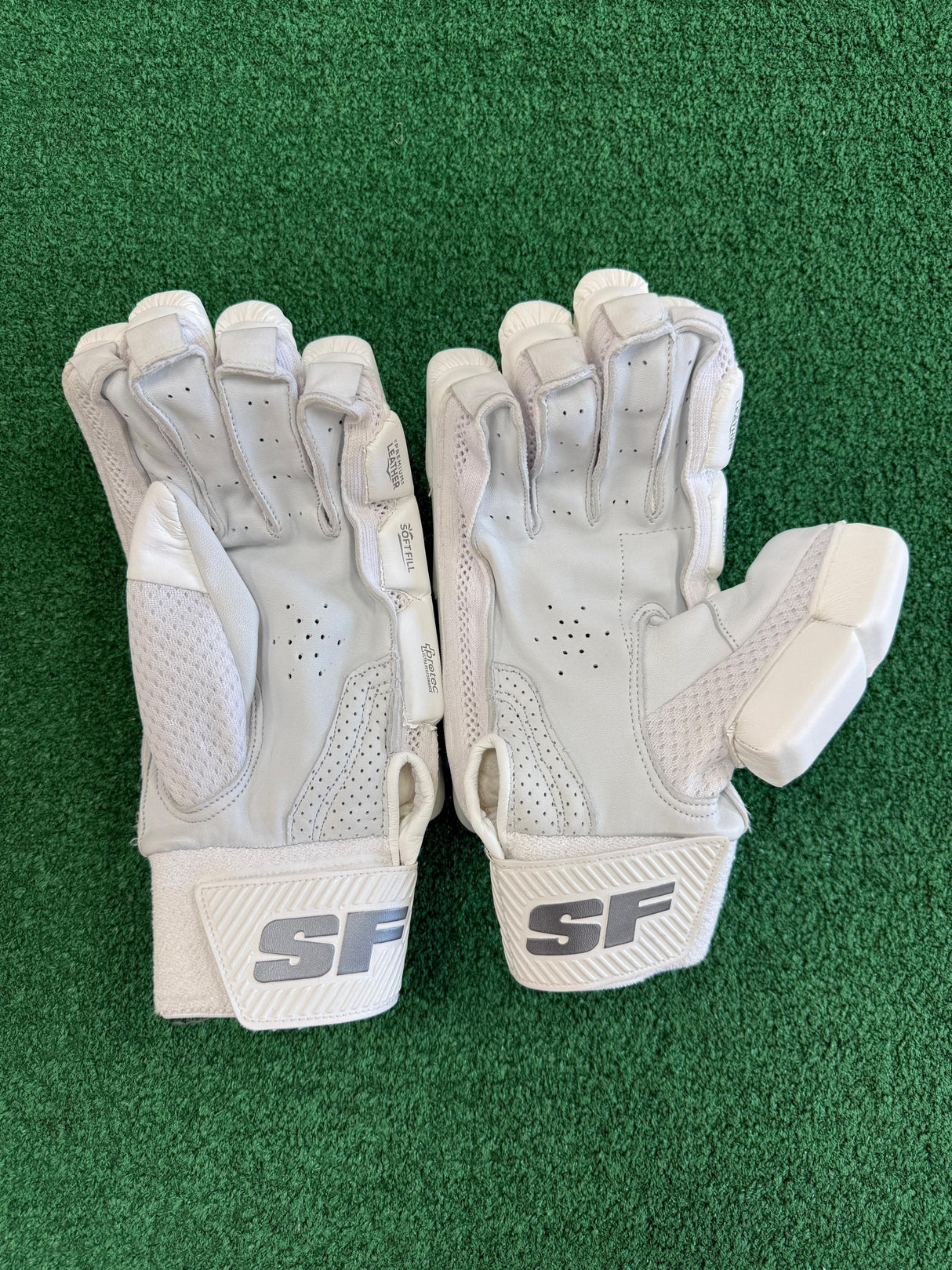 SF Platinum Cricket Batting Gloves - Youth - RH