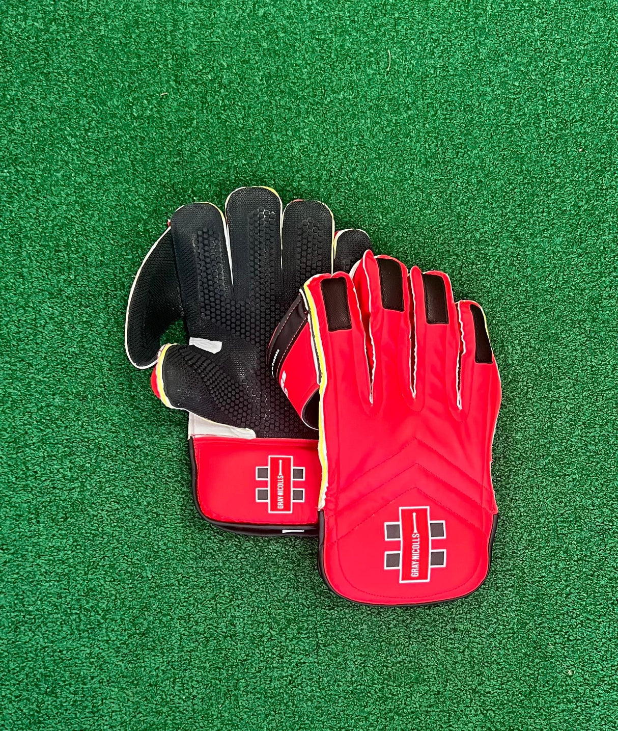 Gray Nicolls Players 2000 Wicket Keeping Gloves – Adult