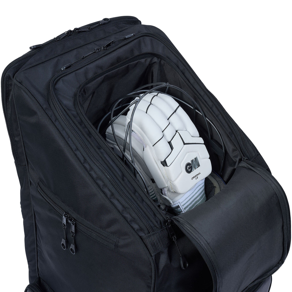 GM Players Edition Cricket Duffle Bag - Wheel - Black - 26/27