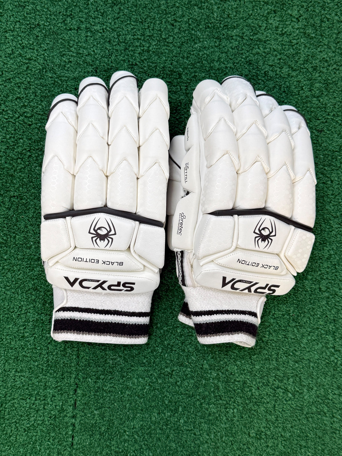 SPYDA Black Players Edition Cricket Batting Gloves - Adult - 26/27
