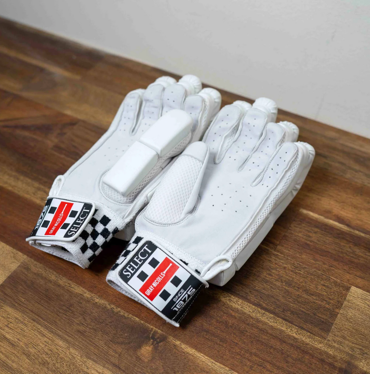 Gray Nicolls Select Cricket Batting Gloves - 26/27
