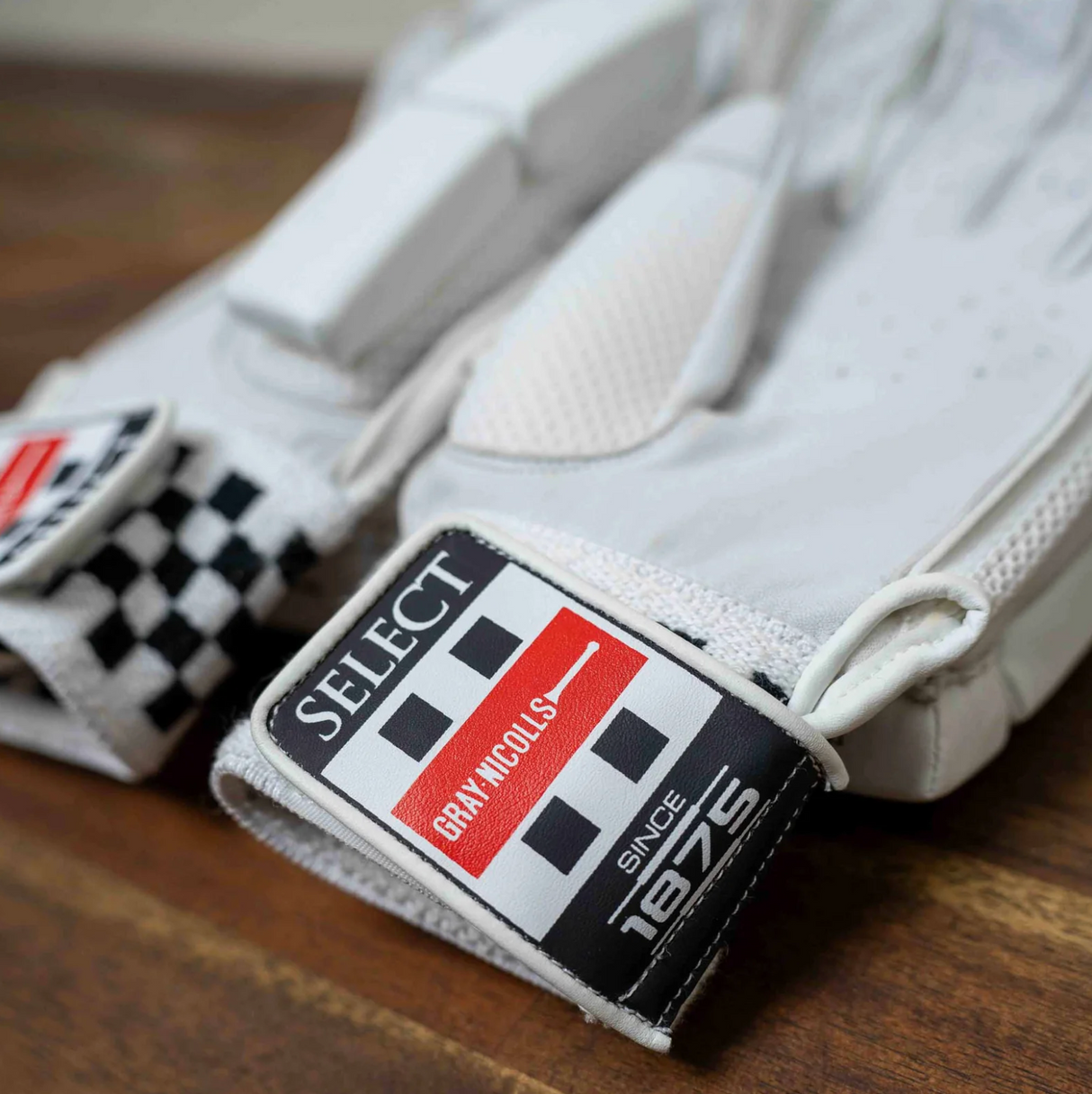Gray Nicolls Select Cricket Batting Gloves - 26/27